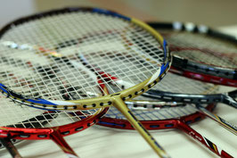Besaitung von Badminton-Schlägern