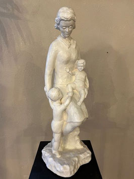 Frauenfigur mit Kinder