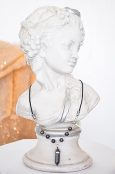 Kette mit Anhänger  „Elbenstein“ in anthrazit