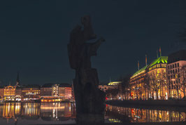 Statue  /  1072