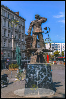 Hans Albers Statue  HF  /  2385