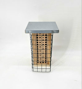 Wildbienen Nisthilfe, Höhe 20 cm, mit Dach und Vogelschutzgitter