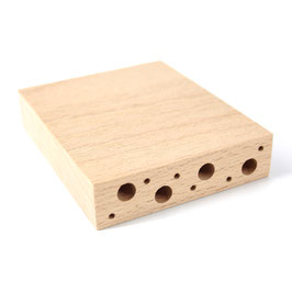 Holzklötzchen mit Niströhren