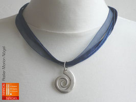 Seiden- / Organza-Collier dunkelblau mit Spirale