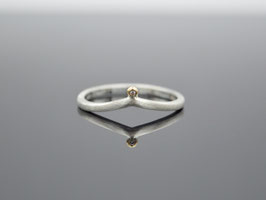Feiner Ring "Diadem" aus 925er Silber und 750er Goldfassung mit Brillant- handgemacht