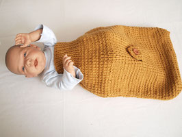 Strampelsack Fußsack für Babyschale handgestrickt reine Wolle Merino Länge 53cm ocker