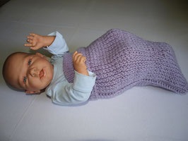 gestrickter Babycocoon hell lila Merino Wolle