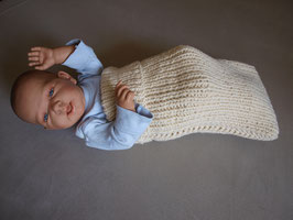 gestrickter Babycocoon naturweiß Merino Wolle 50cm