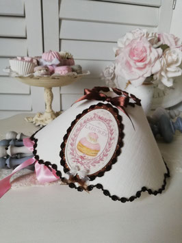 Abat-jour à festons en lin beige ivoire - médaillon "Ladurée"
