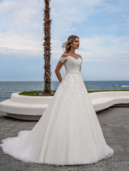Vestido tul con cuerpo pedreria