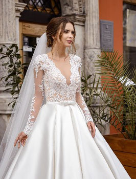 Vestido encaje manga larga.