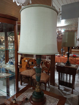 Dekorative hohe Tischlampe mit Marmor und Stilelementen