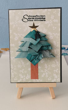 Weihnachtskarte mit Baum in Origamistil