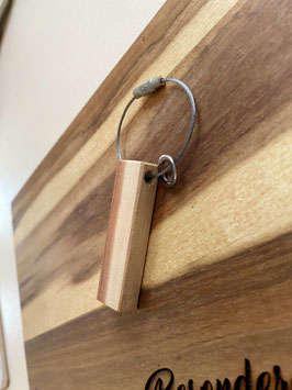 Holzschlüsselanhänger „Keyi1“ Wacholderholz