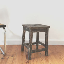 TABOURET EN BOIS STYLE WABI SABI