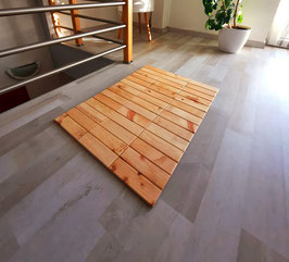 Teppich aus heimischen Zirbenholz. Format: B/L 50*70cm Lamellen geteilt
