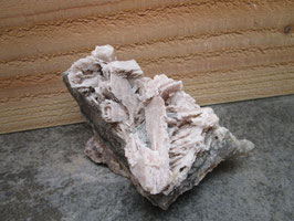 Kwarts na anhydriet op chalcedoon