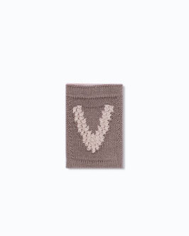 Gestrickte Girlande Buchstabe V