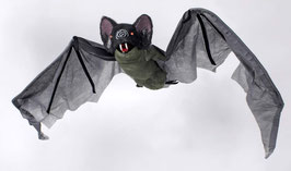 Riesenfledermaus mit flatternden Flügeln