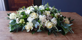 Rouwarrangement in witte tinten