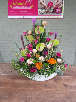 Hoogstaande creatie op ovale kunststof schaal