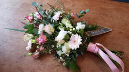 rouwboeket in roze/witte tinten