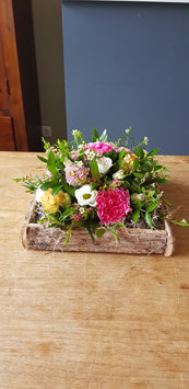 Creatie in vierkant  plateau met schorsrand