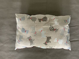 Kissen 50 x 32 cm (beige mit bunten Hunden - Rückseite brauner Fleece)