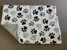 Hundedecke 107 x 71 cm (hellgrau mit hell- und dunkelgrauen Pfoten - Rückseite hell- und dunkelgraue Streifen)