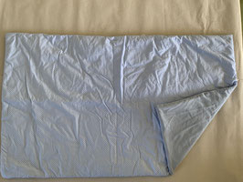 Hundedecke 117 x 70 cm (hellblau mit weißen Punkten - Rückseite hellblauer Cord)