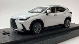Lexus NX II 450h+ AWD seit 2022 RHD Sonic Quartz met. / schwarz