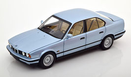 BMW 5er 535i E34 1988-1992 hellblau met. / schwarz