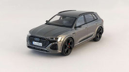 Audi Q8 e-tron Phase II 2023-2025 Chronos grau met. / schwarz