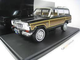 Jeep Grand Wagoneer 1978-1991 schwarz / Holzoptik