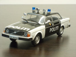 Volvo 244 DL Phase I 1974-1977 Politi Norwegen schwarz / weiss