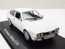 Alfa Romeo Alfetta GTV 2000 1976-1980 weiss