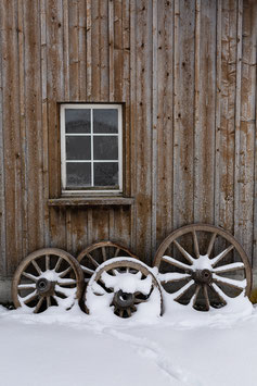 Wagenräder im Schnee 4