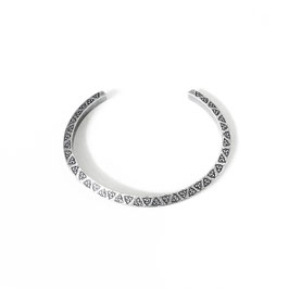 GM-656 / CELTICA HALF BANGLE