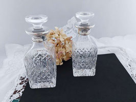 Zwei kleine Whisky Karaffen VQ16