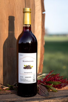 Brombeerwein