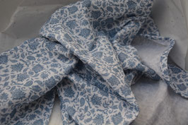 Lange ou foulard double gaze blanche fleurie bleu