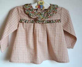 Blouse 12 mois carreaux rose nude pétales et volant Liberty Thérésa