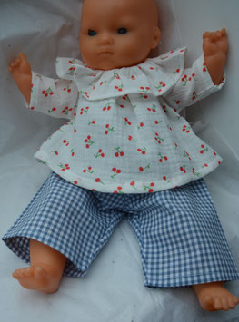 Ensemble poupée 36 cm blouse gaze cerises et pantalon vichy bleu
