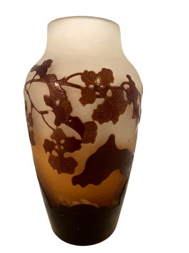Gallè Vase mit Blumendekor c. 1920