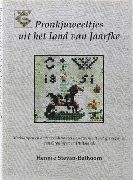 Stevan-Bathoorn, Hennie - Pronkjuweeltjes uit het land van Jaarfke - Merklappen en ander traditioneel handwerk uit het grensgebied van Groningen en Duitsland