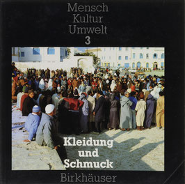 Kleidung und Schmuck