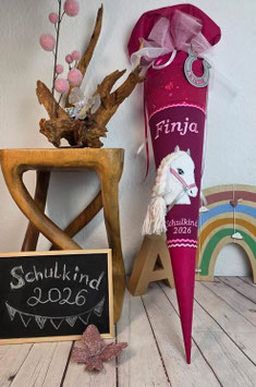 Schultüte 3 D Pferd mit Zügel, weinrot-Himbeere 2026