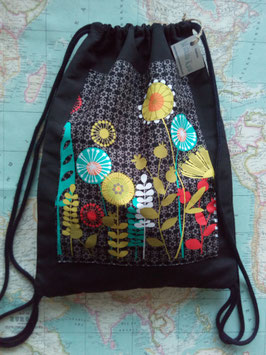 Mochila de cordón floral