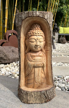 Buddha aus einem Stück Baum geschnitzt. Unikat.