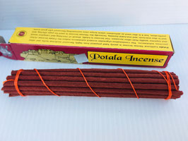 Lencens tibétain potala avec des herbes naturelles